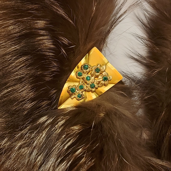 Antique Brass Shield Dress Clip with Green Rhinestones,  Art Deco Clip - Picture 2 of 5